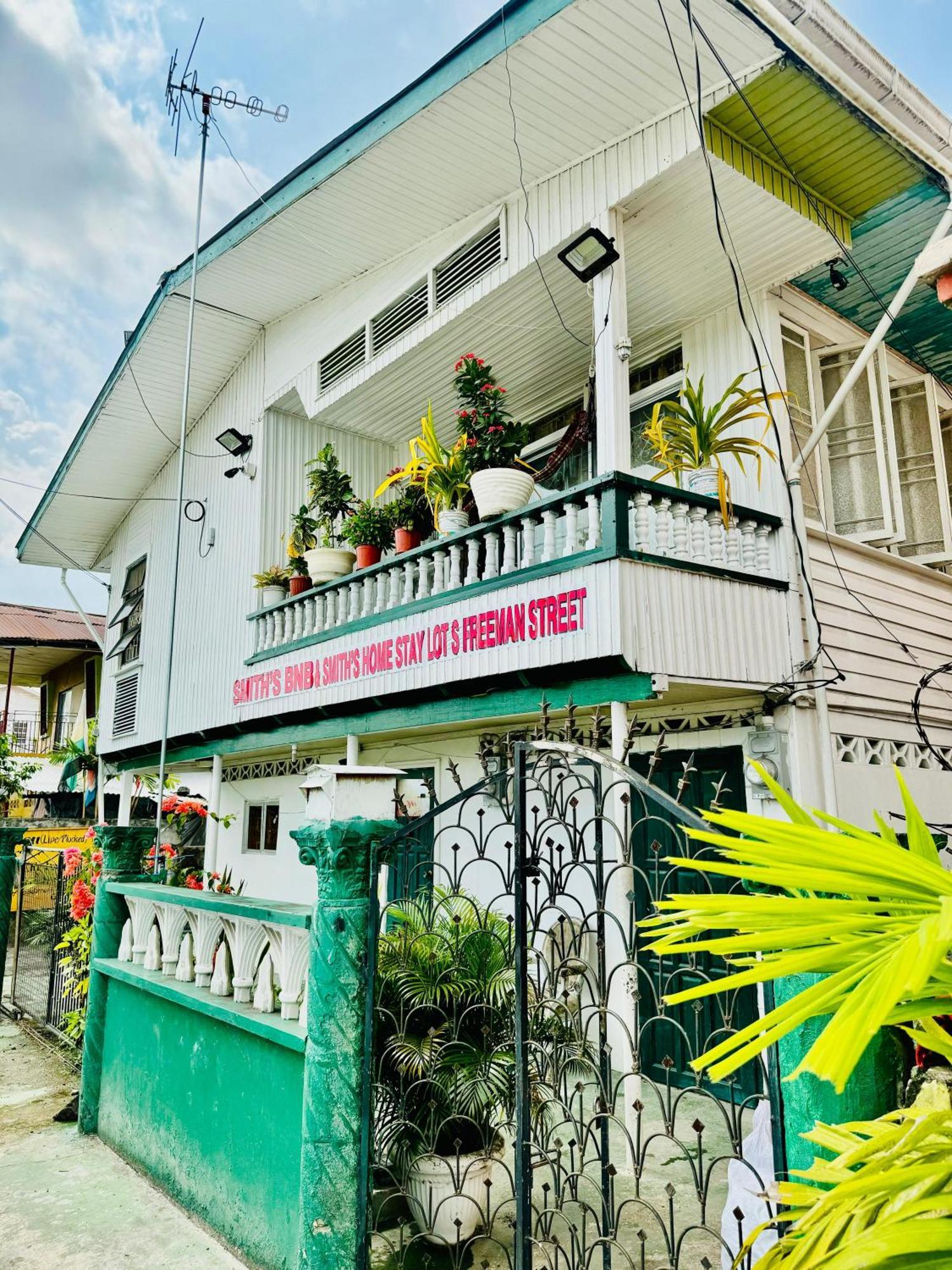 Smith'S Homestay Georgetown Exterior photo